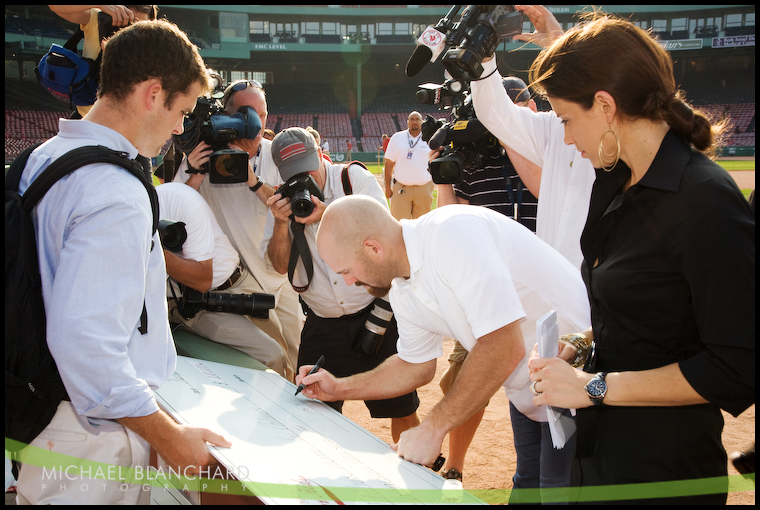 Kevin Youkilis Hits for Kids - Check Presentations 2009 - Michael Blanchard  Photography