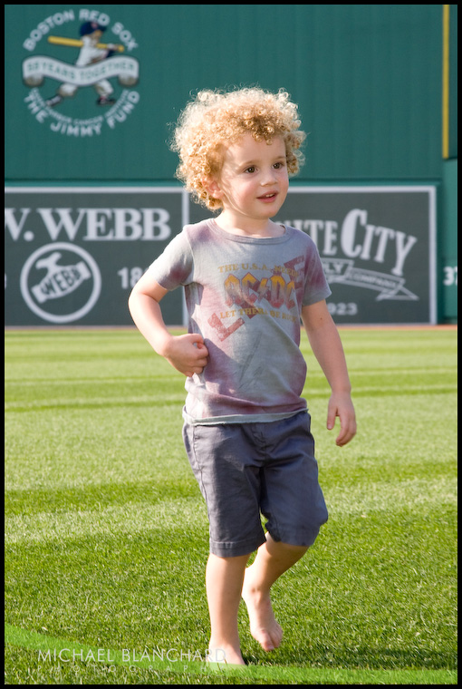 Kevin Youkilis Hits for Kids - Check Presentations 2009 - Michael Blanchard  Photography